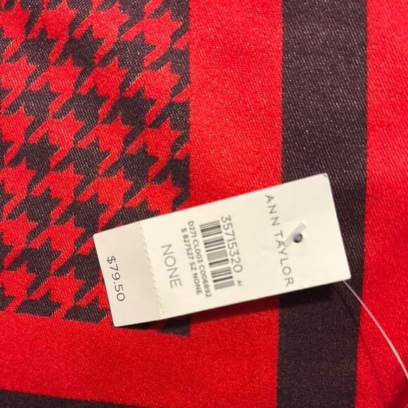 Ann Taylor Red and Gray Patterned Scarf NEW $79 - Picture 3 of 5